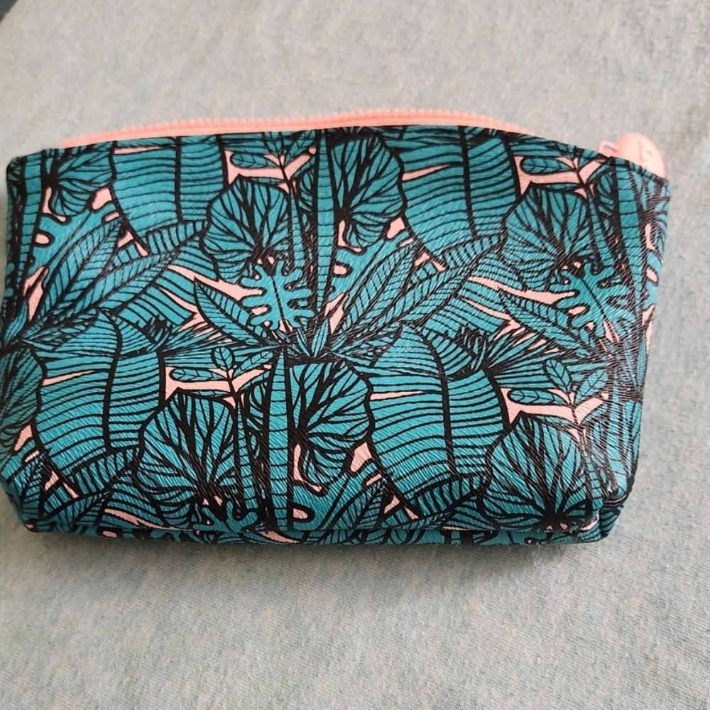 NEW IPSY Tropical Leaf Print Cosmetic Bag